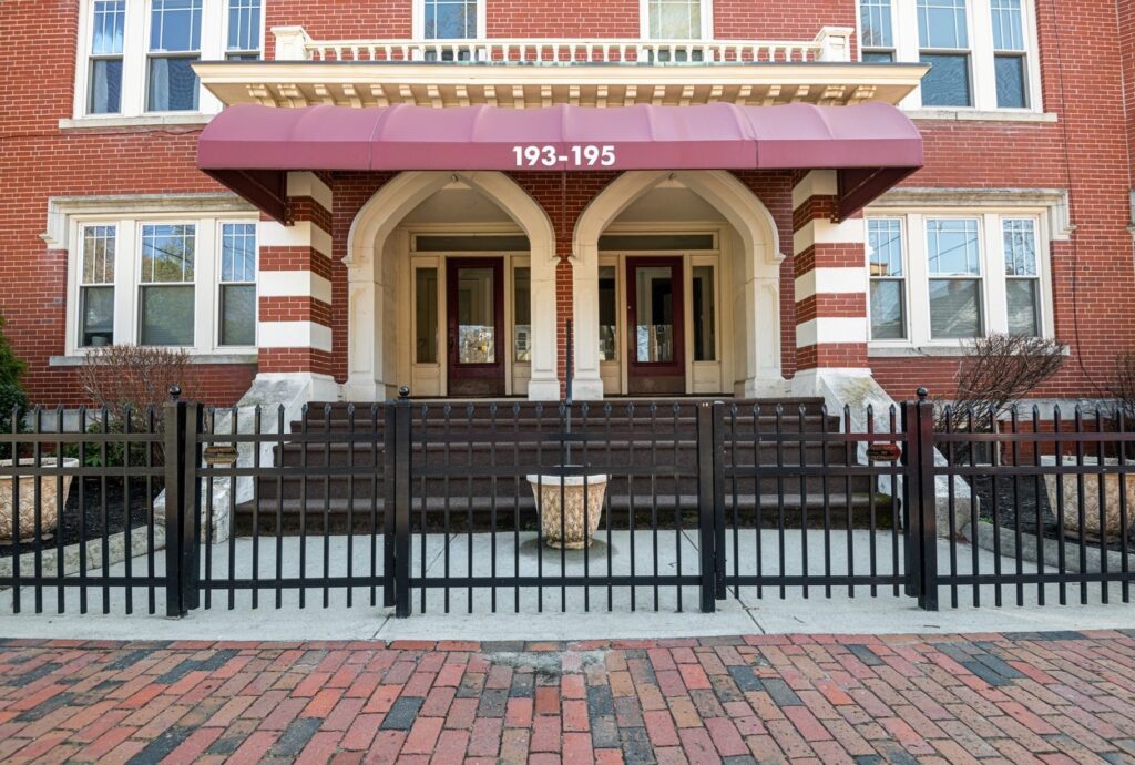 195 Lafayette St 