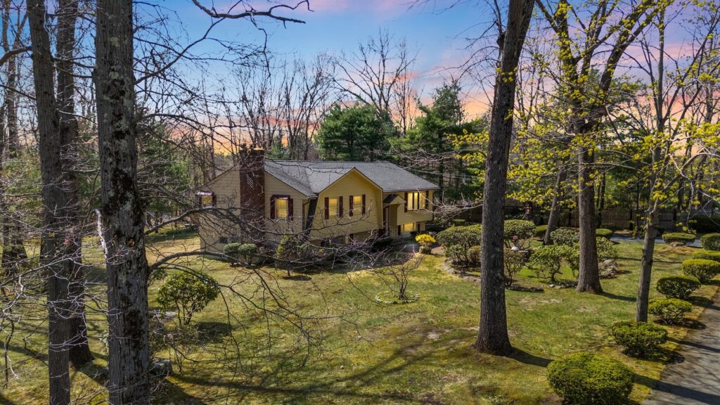 11 Strawberry Hill Lane 