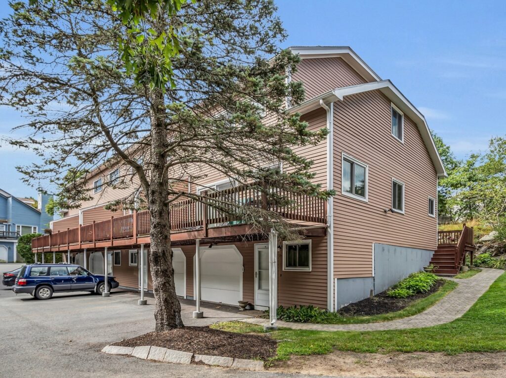 15 NIGHTINGALE LN 