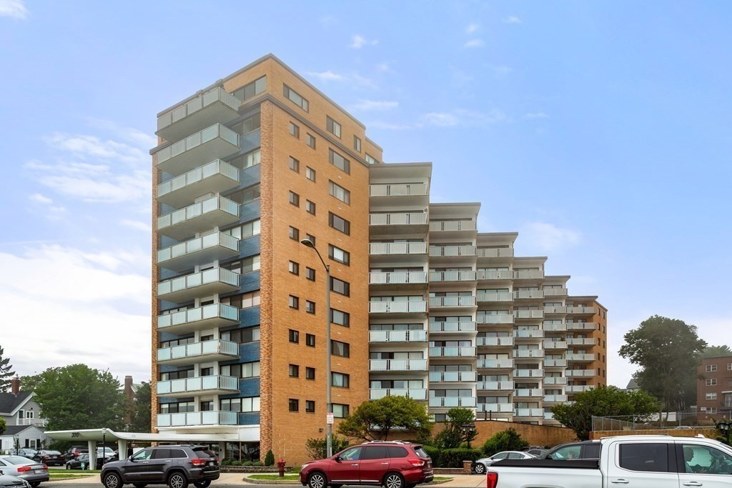 300 Lynn Shore Dr 