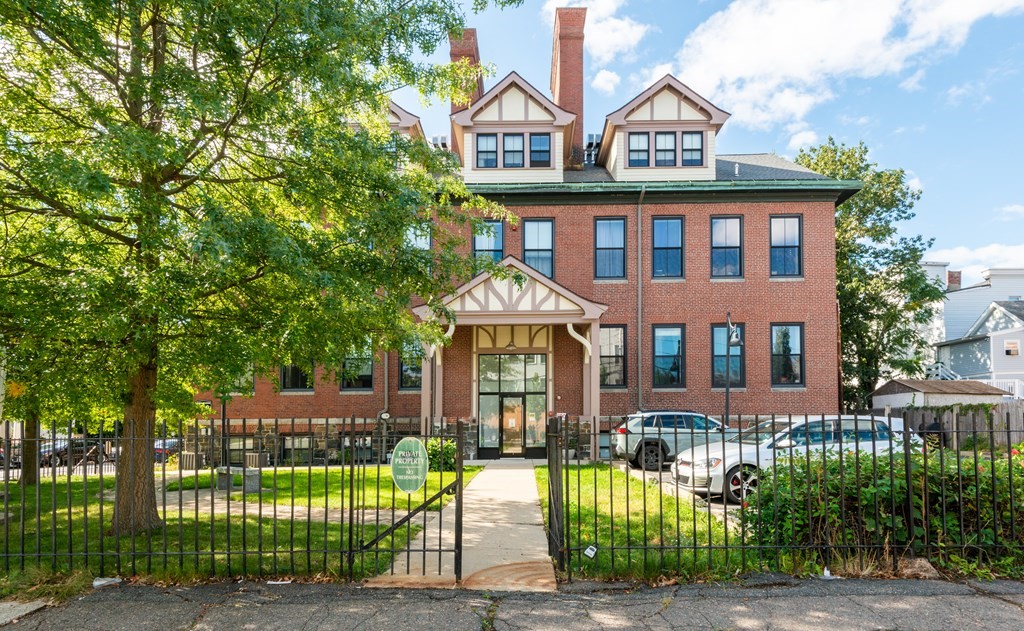 220 Spencer Ave 