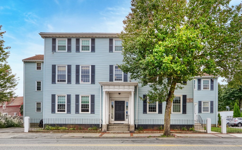 75 Cabot St 
