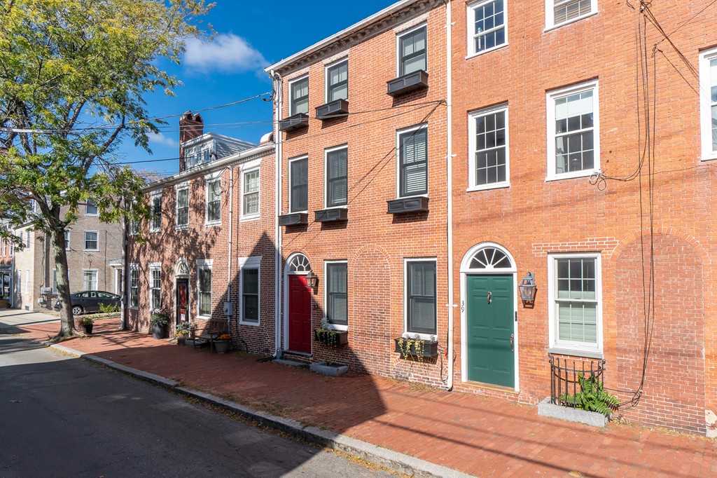 37 Middle St 
