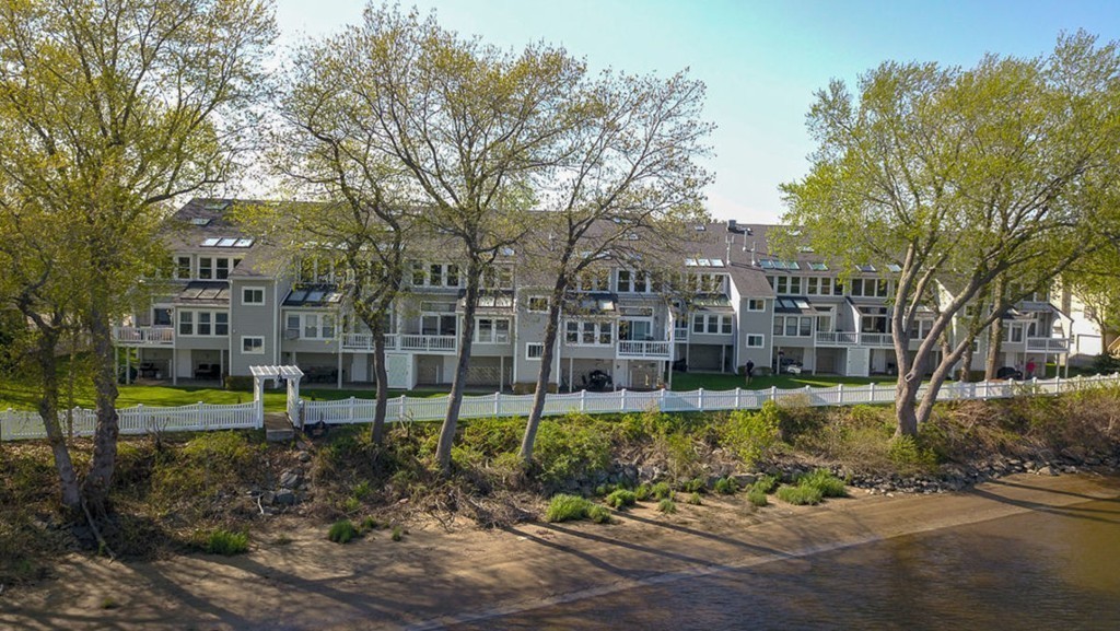637 Riverside Ave 