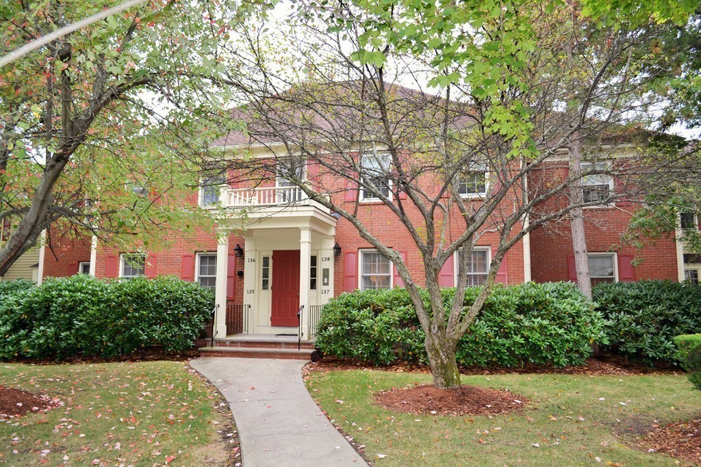 135 Village Post Rd 
