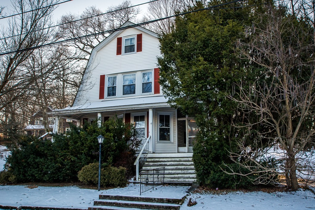 17 Daniels St 