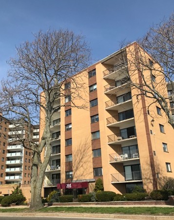 295 Lynn Shore Dr 