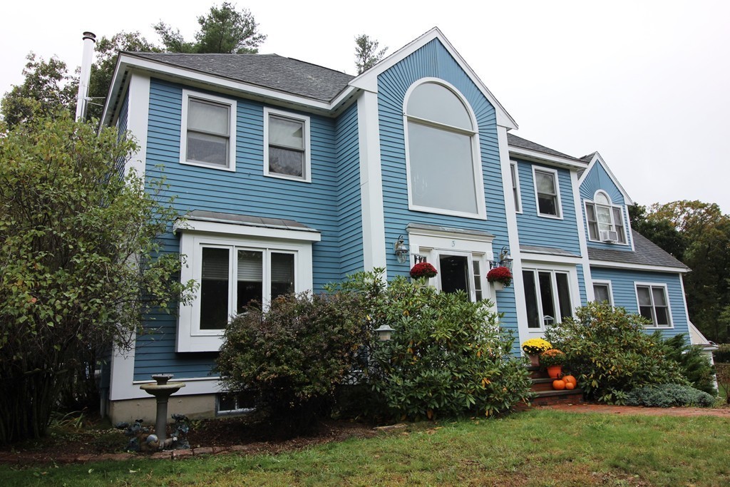 3 Nicole Ave 