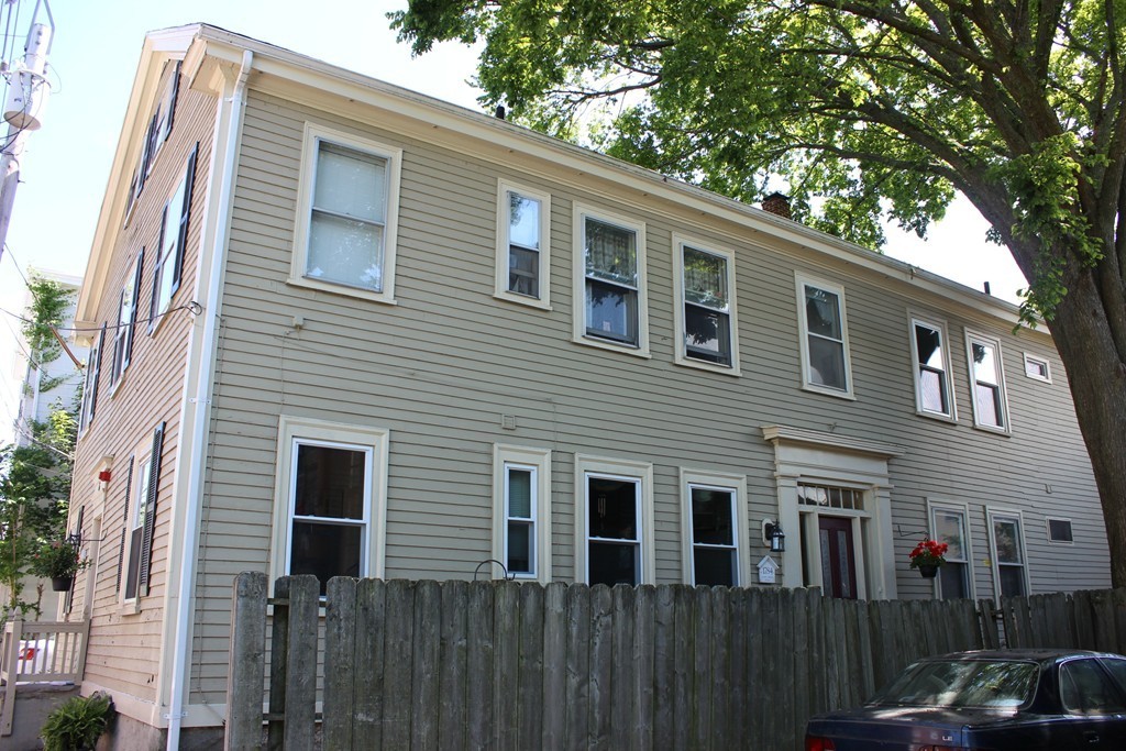 6 Daniels St 