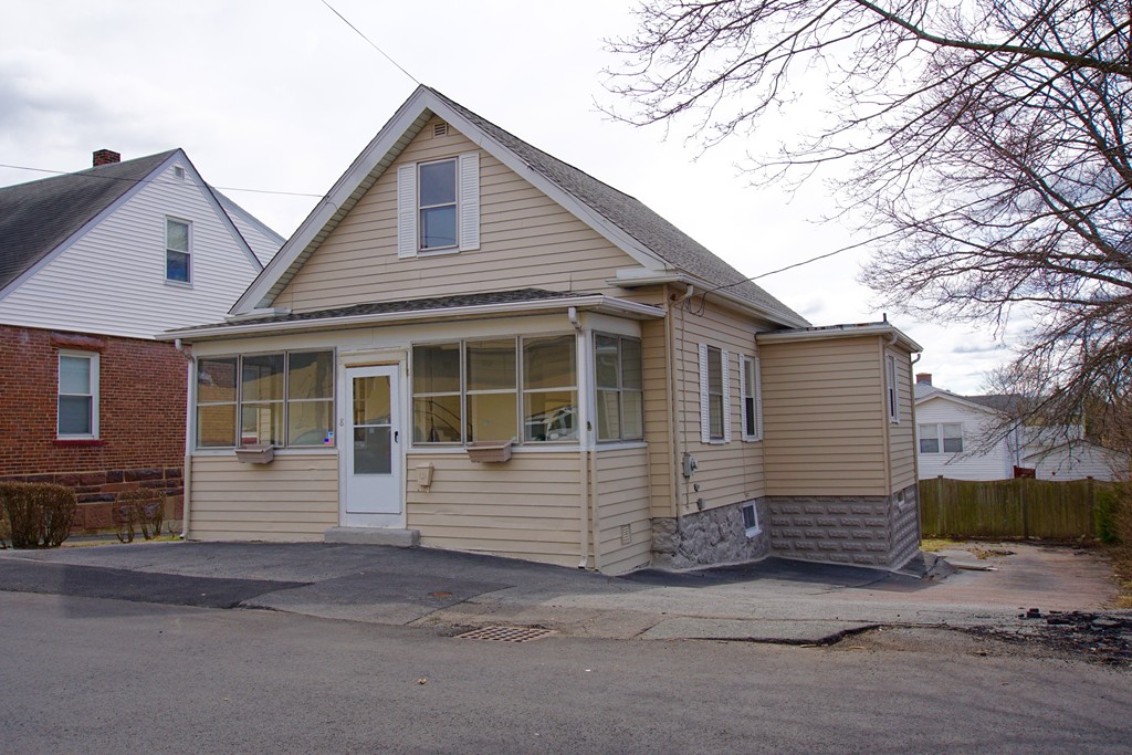 8 Lewis Ln 