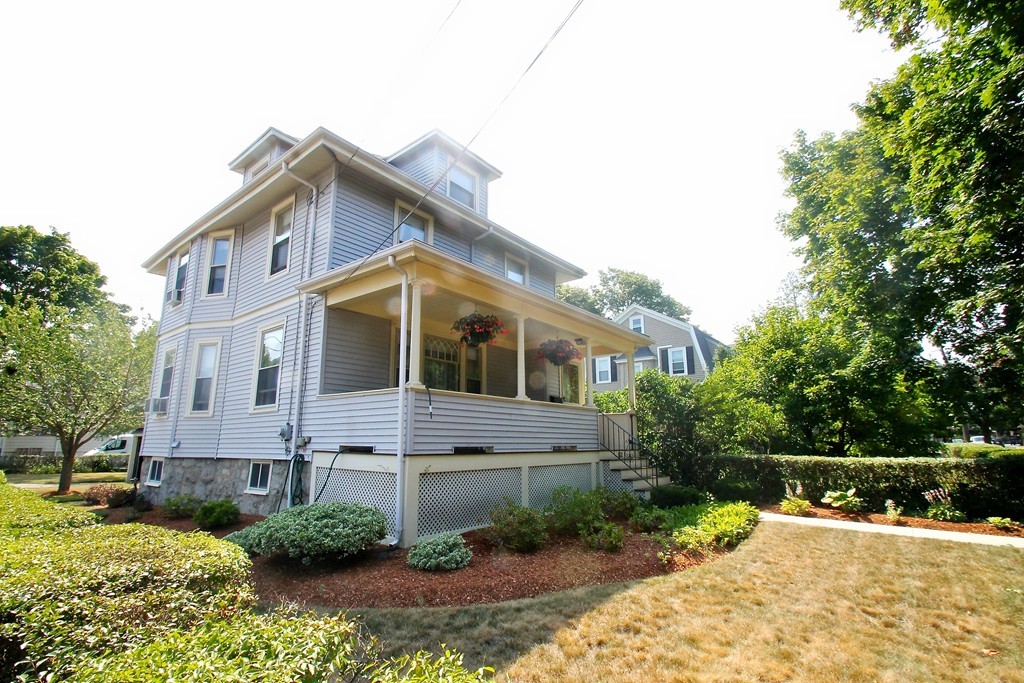 152 Essex St 