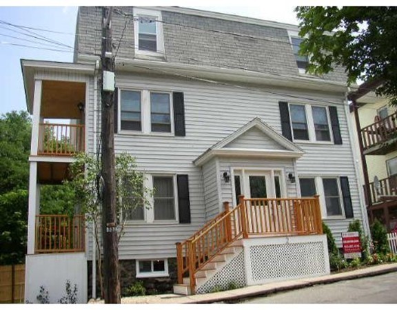 2 Cedar St Court 