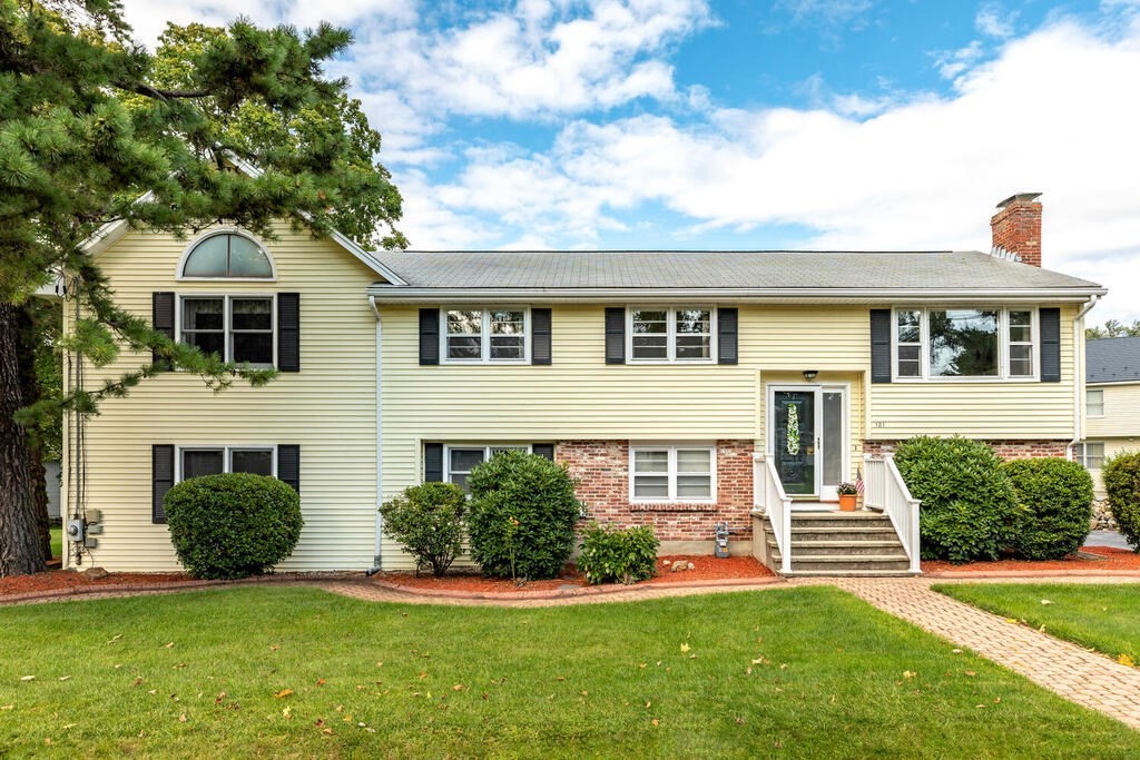 121 Grace Circle 