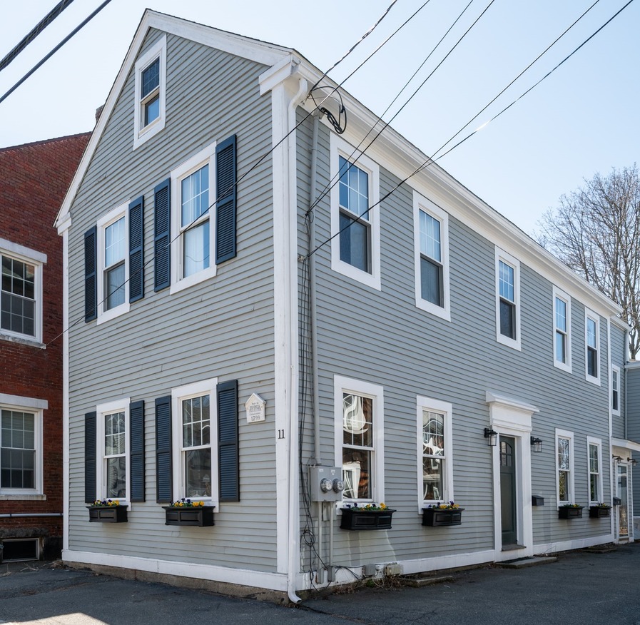 11 Williams St - Unit  , : Downtown, 