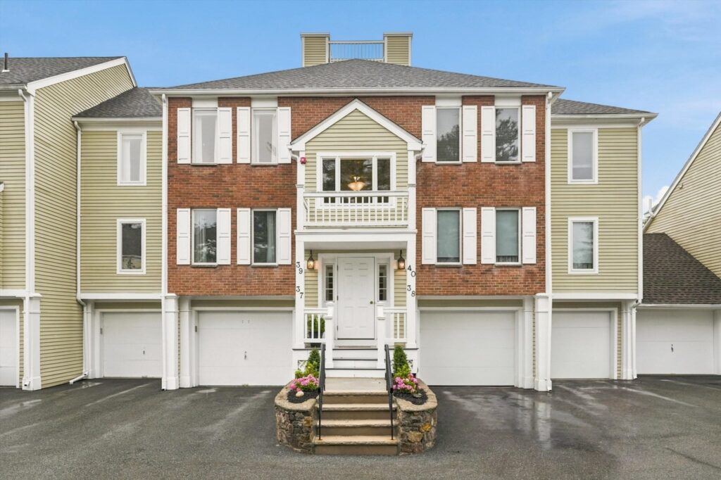 37 Constitution Ln 